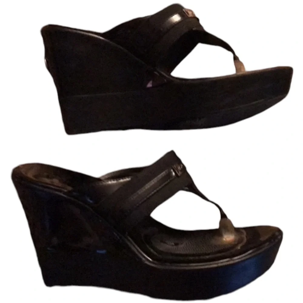 BCBG  size 9.5 black patent leather platform wedges canvas strap silver detail